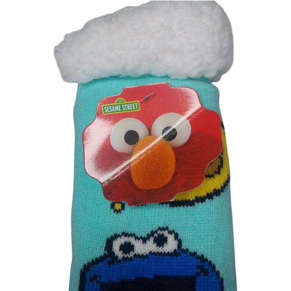 🥳 FREE with purchase- Sesame Street Cookie Monster Sherpa slipper socks - Picture 7 of 7